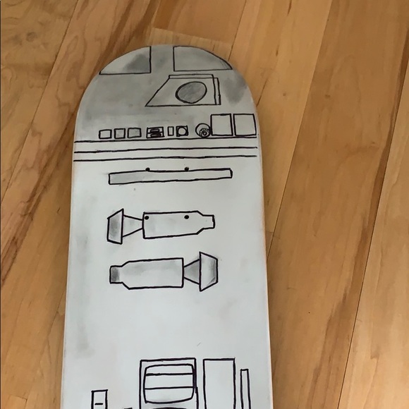 Custom R2D2 skateboard - Picture 3 of 5